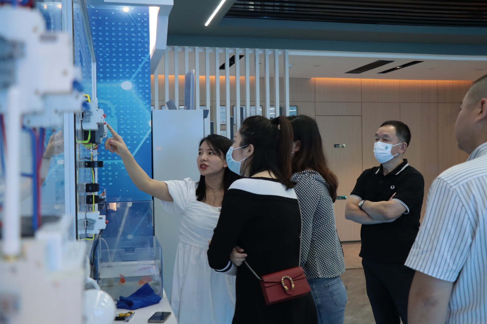 深圳市益阳商会一行莅临半岛网页版科技指导交流